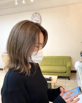 ミディアム カラー 樋野 亮のヘアスタイル