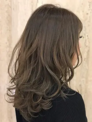 セミロング カラー SEE  GRACE所属・山本 早織のヘアスタイル