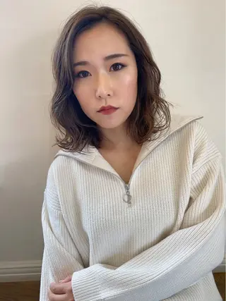 ミディアム カラー 三好 美里のヘアスタイル