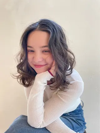 ミディアム パーマ 土屋 美賀のヘアスタイル