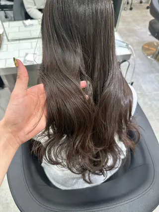 ロング カラー 艶髪レイヤー顔周り グレージュ添田晃基のヘアスタイル