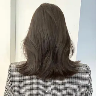セミロング カラー 石川 幸呼のヘアスタイル
