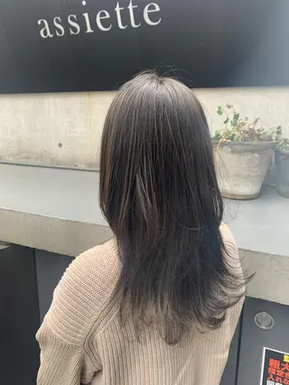 セミロング カラー マネージャー八尾 裕一郎のヘアスタイル