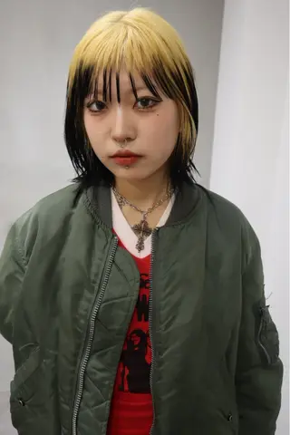 ミディアム カラー 金尾 凜のヘアスタイル