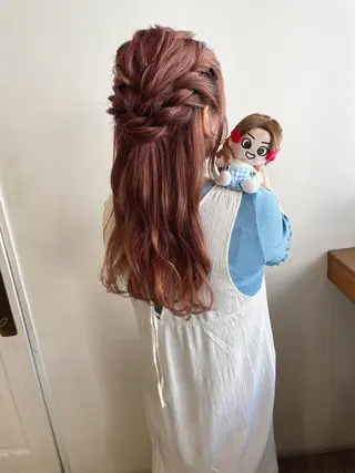 ロング ヘアアレンジ MIOベージュカラー 柔らかいカラーのヘアスタイル