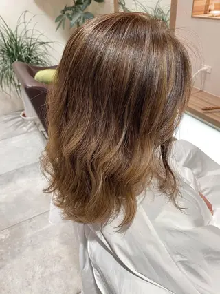 ミディアム カラー 川越 輝梨奈のヘアスタイル