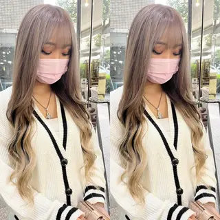 ロング カラー モモカ/ハイトーン /バレイヤージュのヘアスタイル