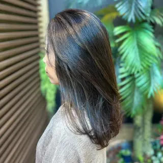 セミロング カラー 秋山 達乃進のヘアスタイル