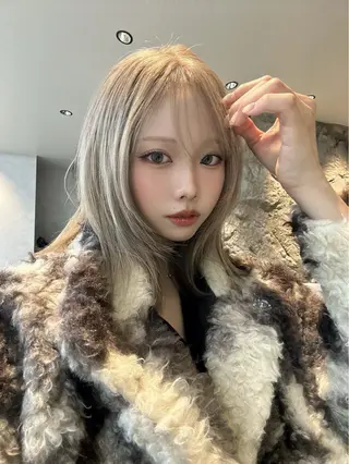 ミディアム カラー ハイトーンヘア れおん🌙のヘアスタイル