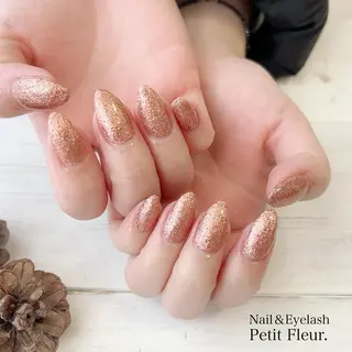 ネイル Petit Fleur所属・青柳 亜梨奈のマツエク・マツパデザイン