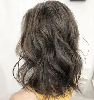 ミディアム カラー 武内 由貴のヘアスタイル