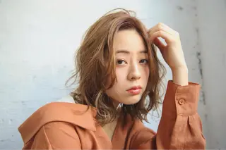 ミディアム カラー 佐藤 花帆のヘアスタイル