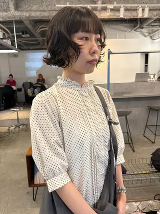 ショート パーマ パーマ、ボブ、透明感 カラー、小須田ゆあのヘアスタイル