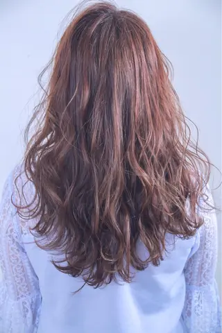 ロング カラー 伊藤 裕貴のヘアスタイル