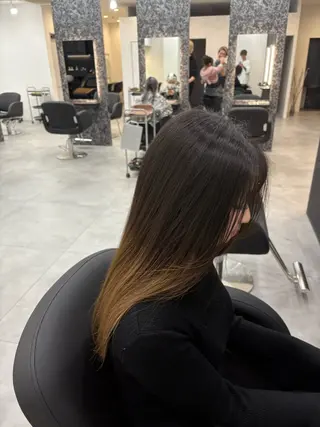 ロング 善財 康葵のヘアスタイル