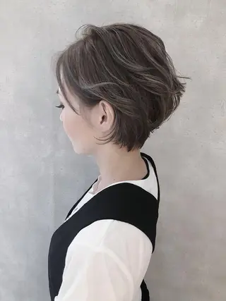 ショート カラー MOU namba ムウナンバのヘアスタイル