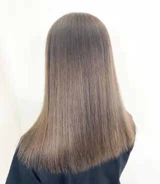 セミロング カラー ANKH CROSS 新宿店所属・色ムラ修正の神様 新宿ハイトーンかすみのヘアスタイル