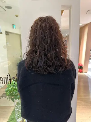 セミロング 青木龍樹/パーマモデ ル/似合わせパーマのヘアスタイル