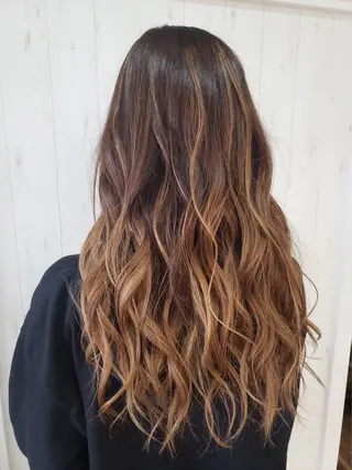 カラー ナカザワ マキのヘアスタイル