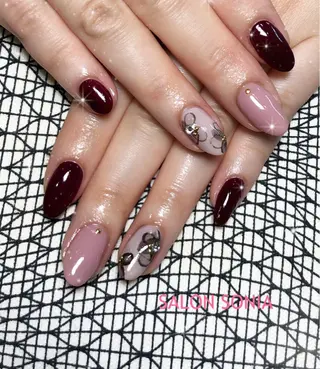 ネイル 小顔・毛穴・たるみ ネイル　似内真樹のエステ・リラクイメージ