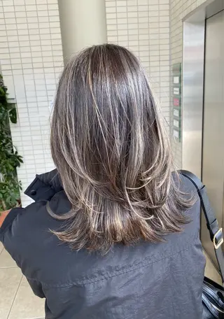 ミディアム Livnaリヴナ立川所属・レイヤー/ハイライト /立川/赤池宏隆のヘアスタイル