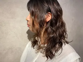 セミロング パーマ cird所属・坂上 里果のヘアスタイル