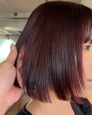 ミディアム カラー ニッタルナ／ブリーチ なし／カラーモデルのヘアスタイル