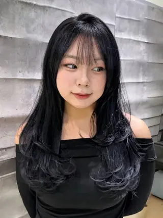 ロング カラー レイヤーカット🪽 𝐼𝐾𝑈𝑀𝐼のヘアスタイル