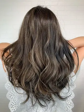 ロング カラー 中村 維久美のヘアスタイル