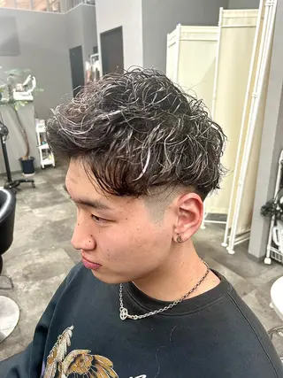 ショート カラー パーマ メンズ ゲーマー美容師 KENTOのヘアスタイル