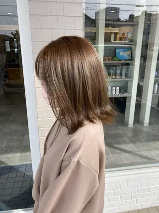 ミディアム カラー 星野 美沙のヘアスタイル