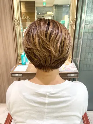 ショート カラー 古川 琴美のヘアスタイル
