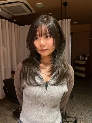 セミロング YOKE 松室伶奈のヘアスタイル