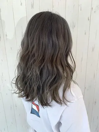 ロング 西澤 咲輝のヘアスタイル