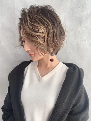 ショート カラー MOU namba ムウナンバのヘアスタイル