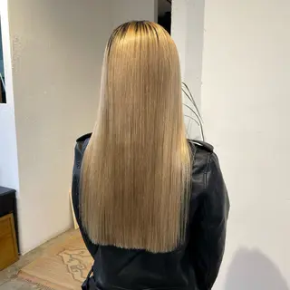 ロング mina / 透明感ベージュカラーのヘアスタイル