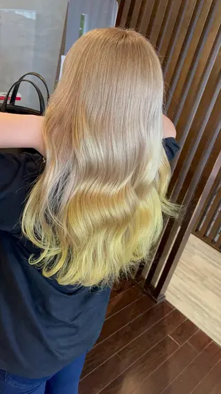 セミロング カラー 具志 正太のヘアスタイル