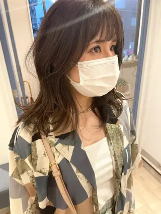 ミディアム カラー 🩰オリーブ/ ベージュ松本咲花🩰のヘアスタイル