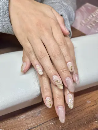 ネイル ネイルサロンエーナイン札幌大通本店所属・宇野 舞美のネイルデザイン