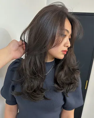 ロング カラー maika/ブリーチ なしの透け感カラーのヘアスタイル