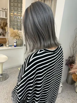 ミディアム カラー JIEN MIUのヘアスタイル