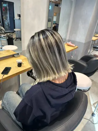 ミディアム カラー 💖ハイライト/ハイ トーン💖MIKIのヘアスタイル