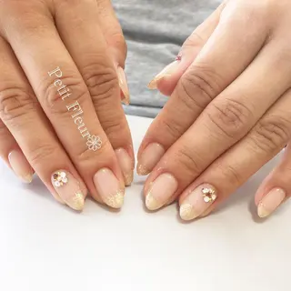 ネイル Petit Fleur所属・青柳 亜梨奈のマツエク・マツパデザイン