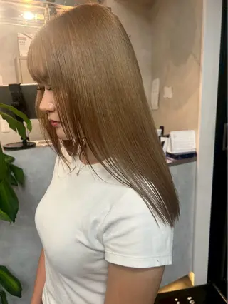 カラー 博多ブリーチ× 透明感/縮毛矯正のヘアスタイル