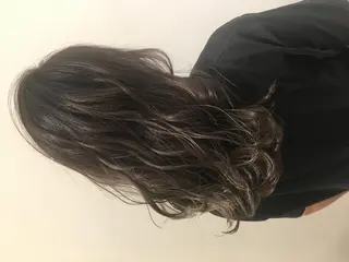 ミディアム due hair 京都駅前店 MILBON オージュア認定サロン【デューヘアー】所属・ハイトーンブリーチ 土坂　由志【京都】のヘアスタイル