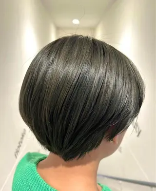 ショート カラー ニーナ/MONIQA /ハイトーンカラーのヘアスタイル