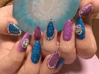 ネイル フラワー ムーンのネイルデザイン