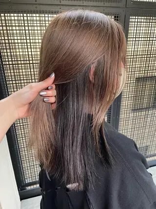 セミロング カラー 大内 志穂のヘアスタイル