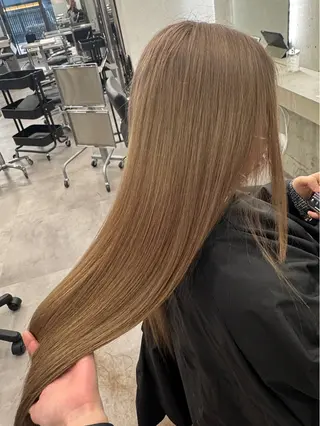 ロング 伊藤 綾音のヘアスタイル