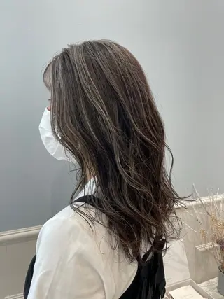 ロング カラー 西澤 咲輝のヘアスタイル